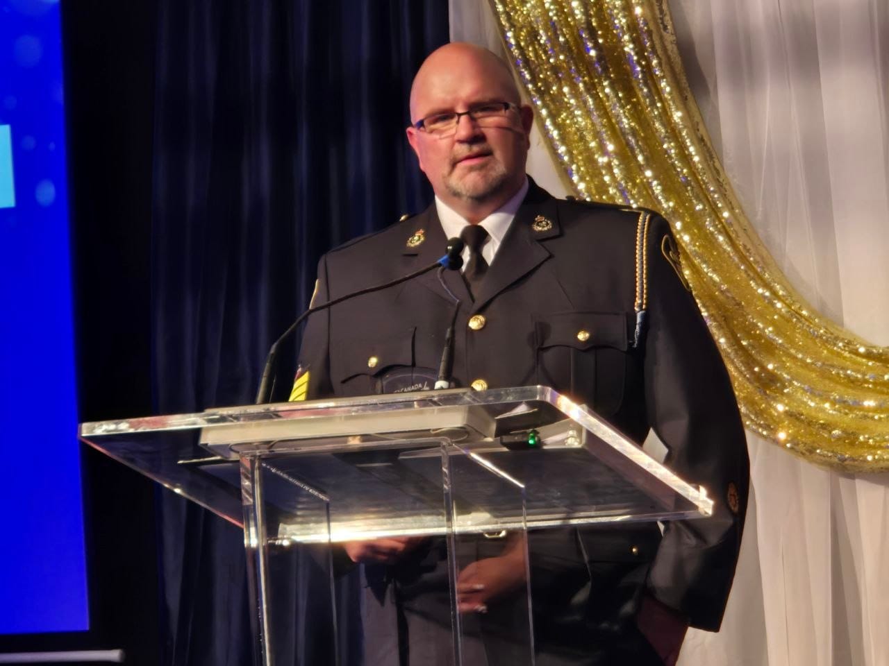 Northeast Region OPP Detective Sergeant Adam Devost addresses the Canada Beyond the Blue Champions of Change Gala attendees, after being named the recipient of the prestigious Darius Garda Legacy Award.